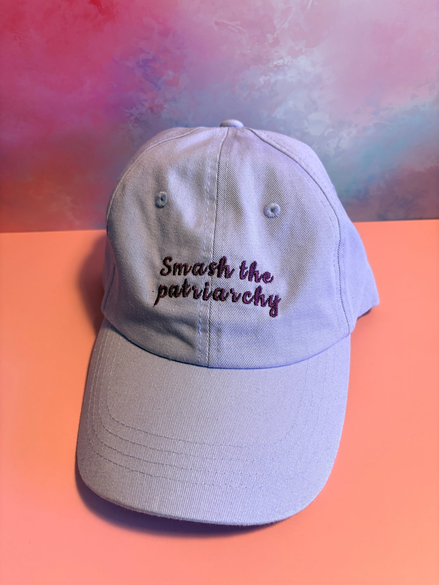 Cap „smash the patriarchy“