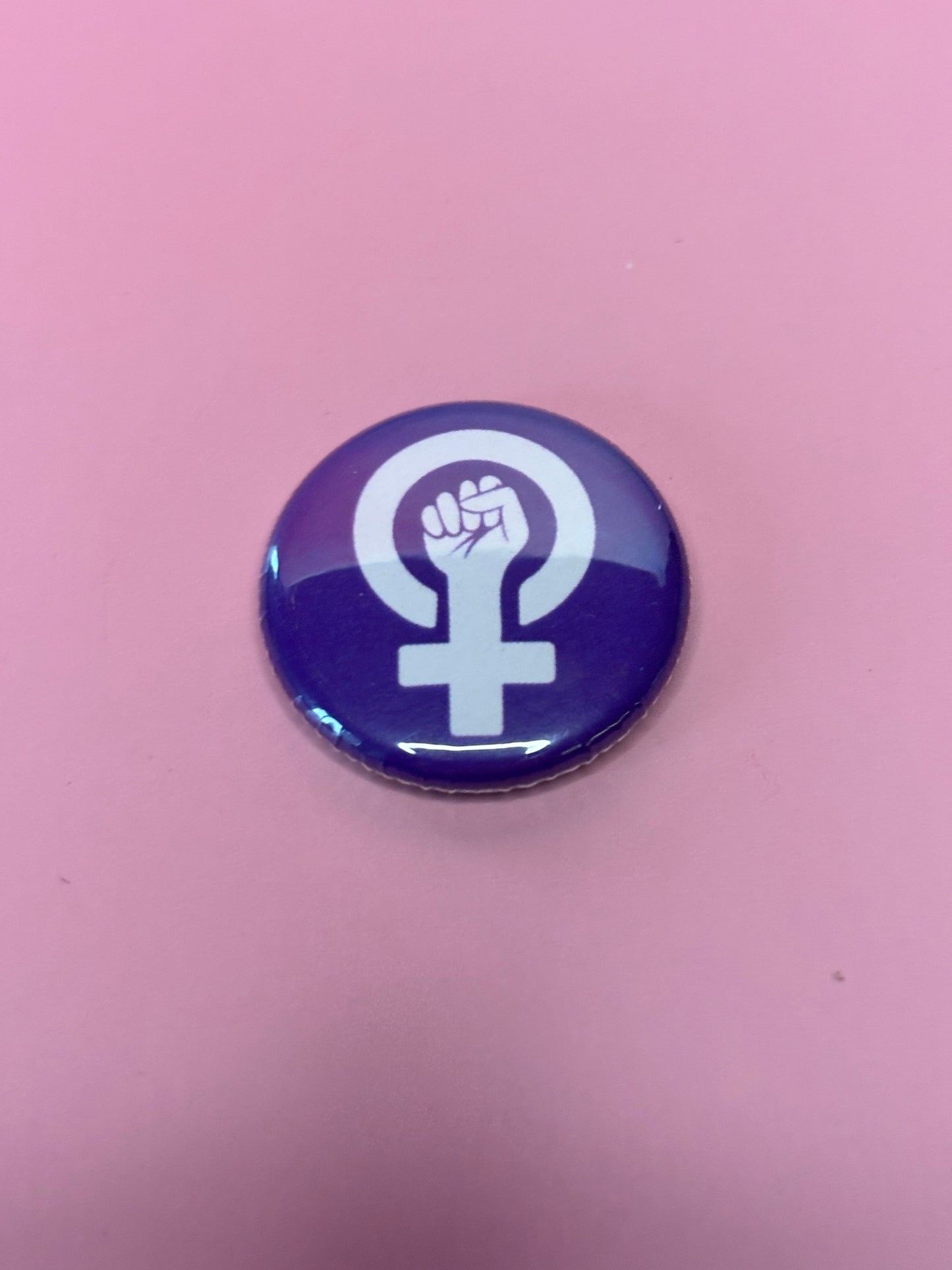 Button Feministische Faust