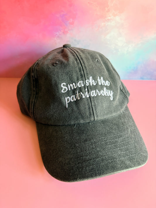 Cap „smash the patriarchy“